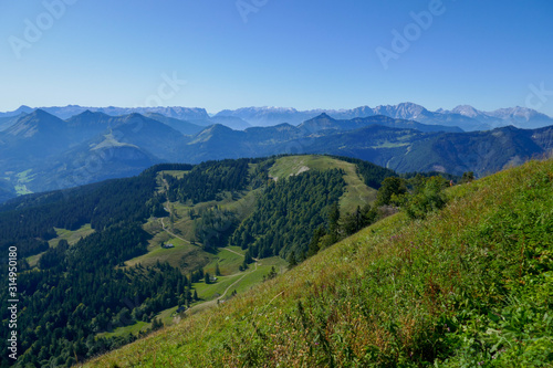 Österreichische Berge im Salzburger Land im Sommer © naturenow