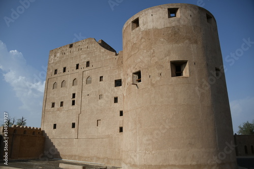 Festung Fort Castle Turm Befestigung Schloss Jabrin Jabreen Wehrmauer Schießscharte Oman Bogen Bögen Gebäude Sehenswürdigkeit Wand Bauwerk maurisch maurischer maurische Palast Architektur Top10 photo