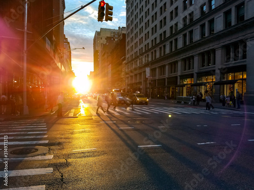 Canvas Print Crowds of busy people walking across an intersection in Midtown Manhattan New Yo