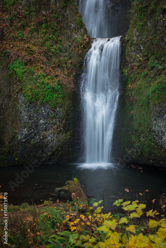 Multnomah Falls  Oregon  at the beginning of autumn season