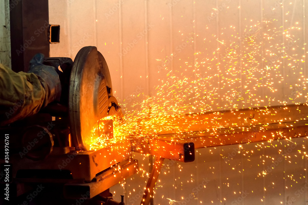 the machine cuts metal and sparks fly. compliance with safety regulations the machine cuts metal and sparks fly. compliance with safety regulations