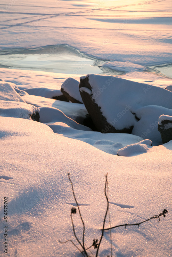 凍る海と雪の光の粒 Stock Photo Adobe Stock