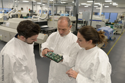 Фототапет Engineer with trainees in microelectronics industry