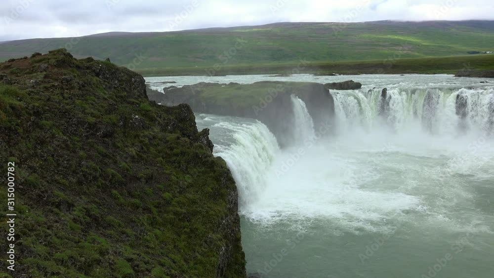 Godafoss (waterfall in Iceland) Godafoss (waterfall in Iceland)