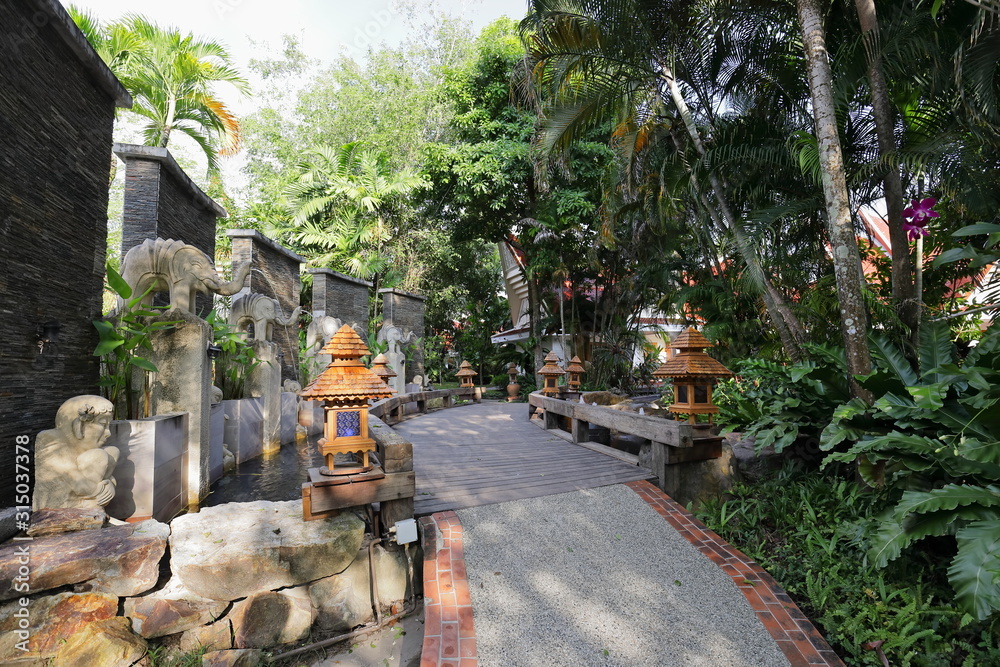東南アジア、リゾートホテルの小道、庭のイメージ