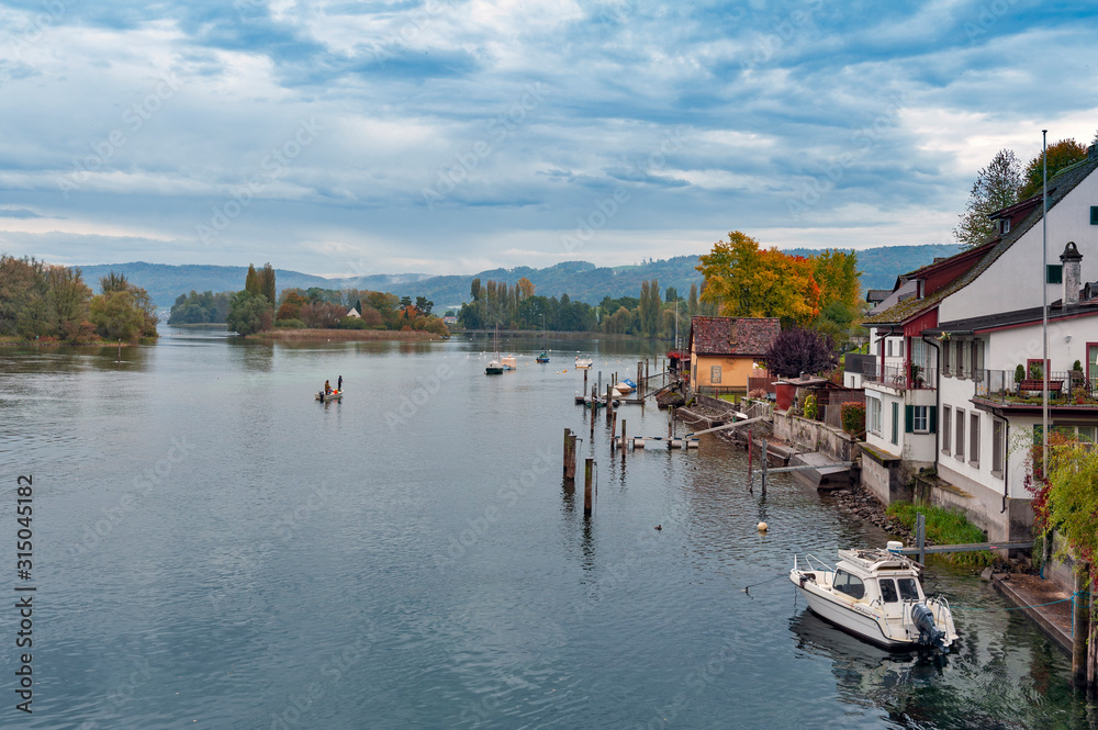 Fototapeta premium Malowniczy widok na Stein Am Rhein, małe historyczne miasteczko nad Renem w Schaffhausen w Szwajcarii