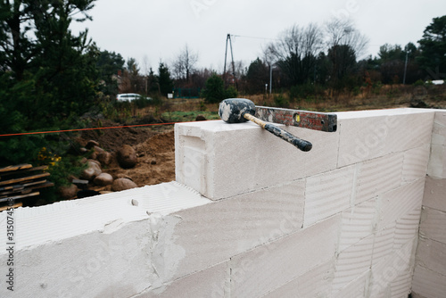 building walls of aerated concrete