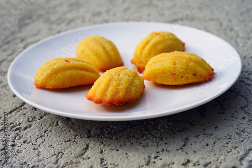 Tableau sur toile A plate of French madeleine cakes