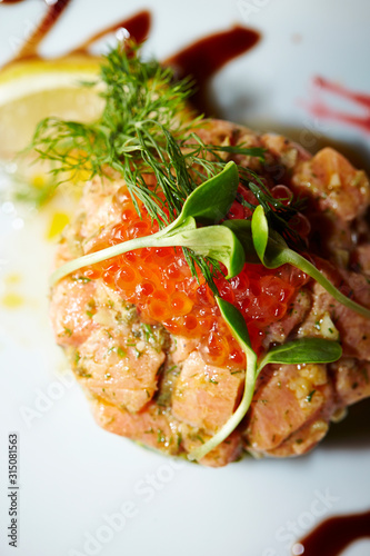 Grilled salmon with salmon roe 