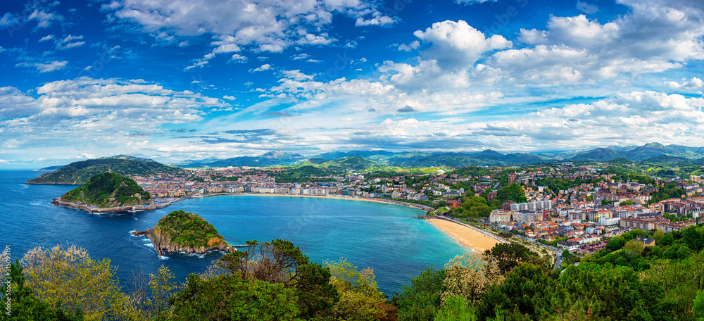 Obraz premium Panoramiczny widok na San Sebastian, Hiszpania