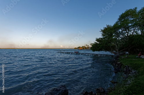 Laguna Bacalar  zachodze s  o  ca