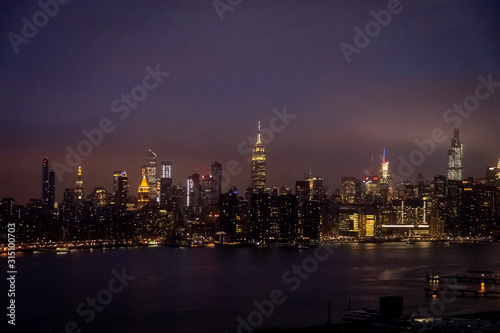 Fototapeta Naklejka Na Ścianę i Meble -  New York vu de nuit 