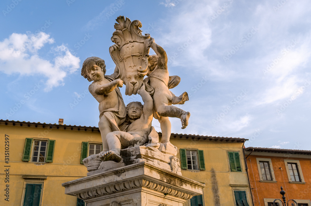 Obraz premium Putti fountain sculpture a sunset light. Pisa landmarks, Italy.