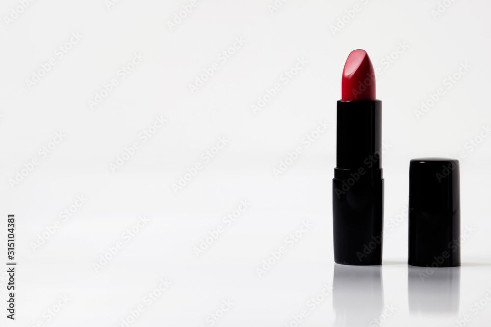 Obraz premium Red lipstick on white background, reflection, copy space