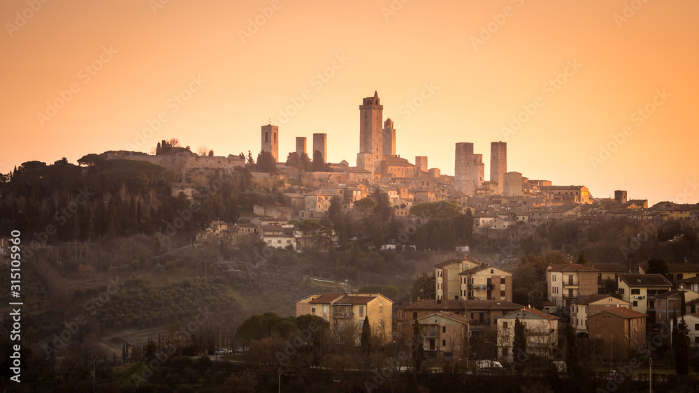 Fototapeta premium San Gimignano at sunrise