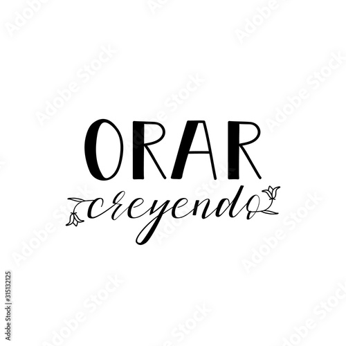 Pray believing - in Spanish. Lettering. Ink illustration. Modern brush calligraphy.