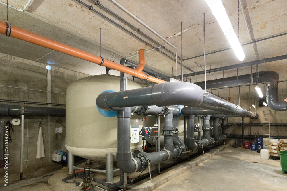 Wasserpumpanlage eines Freibades Wasserpumpanlage eines Freibades