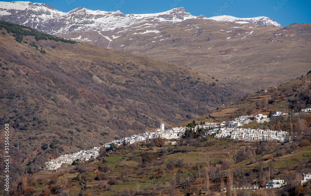 Pueblos andaluces con encanto rural, capileira en las Alpujarras de Granada Pueblos andaluces con encanto rural, capileira en las Alpujarras de Granada