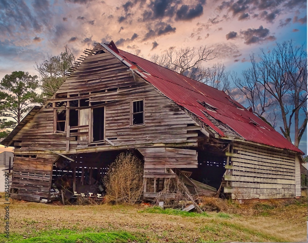 Фотография Old dilapidated farm house