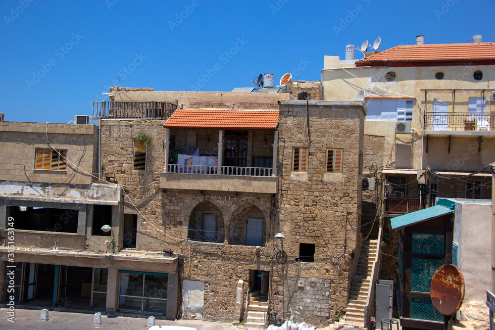 Homes in ancient Acre