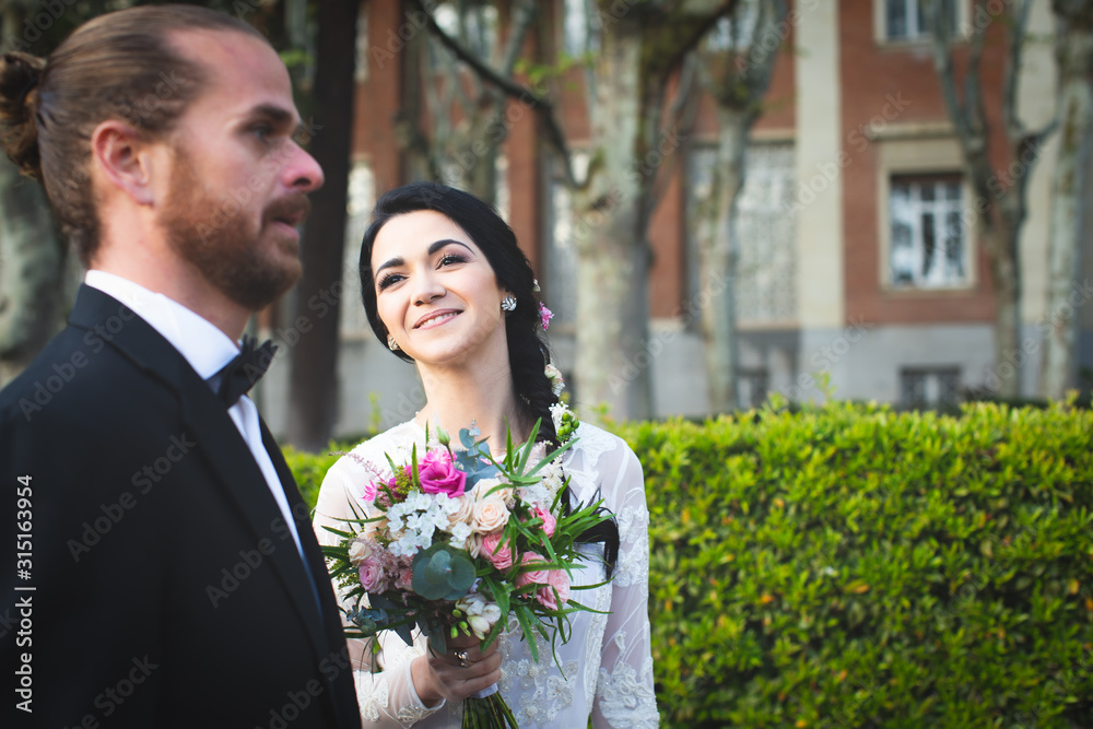 wedding moments of cool fashion couple