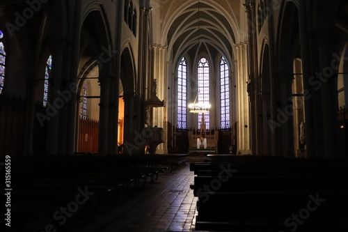 Eglise Saint Jean Baptiste dans la commune de Bourgoin Jallieu - Département de l'Isère - Région Rhône Alpes - France - Intérieur de l'église - Eglise catholique construite au 19 ème siècle