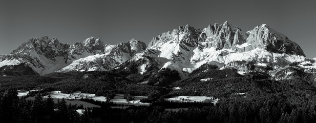 Tuinposter Zwart wit Wilder Kaiser panorama winter zwart-wit  © Marco Martycz