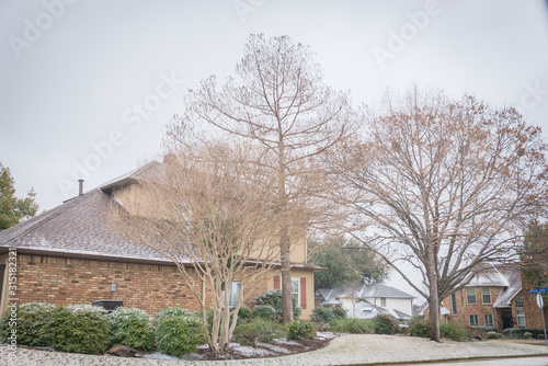 Typical residential house in snow cover near Dallas, Texas, USA © trongnguyen