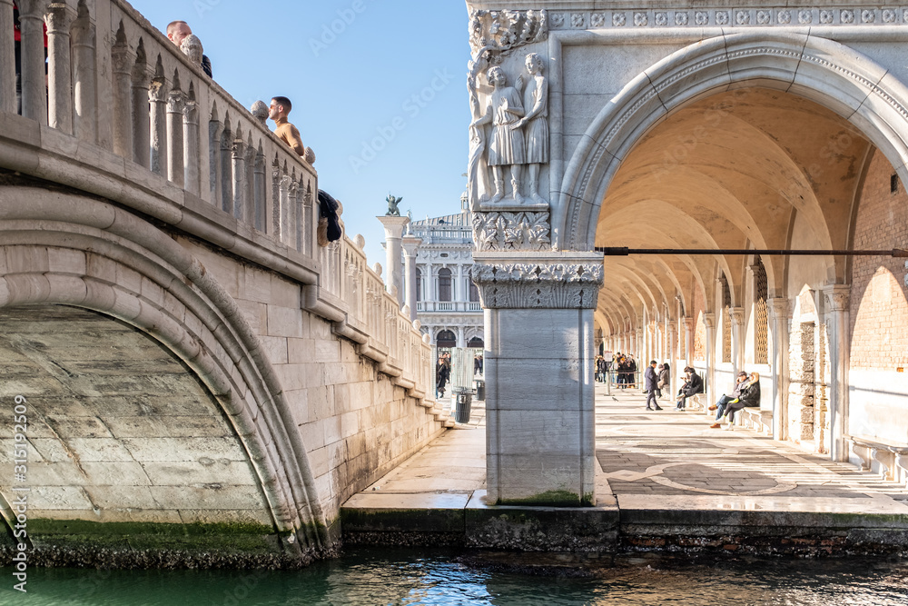 Venezia con i suoi ponti e canali