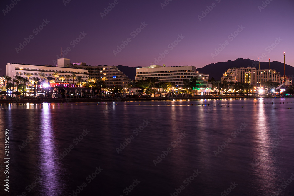 Obraz premium Nightlights in Eilat by the Red Sea