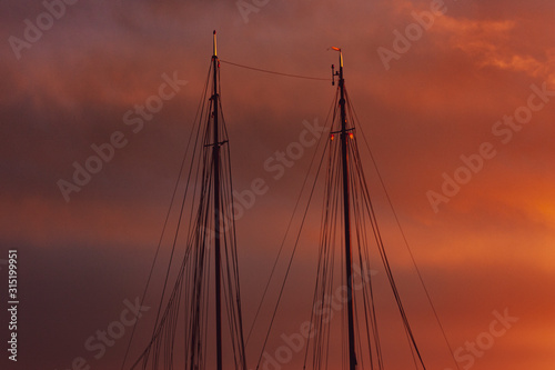 Fototapeta Naklejka Na Ścianę i Meble -  Sailing ship at sunset