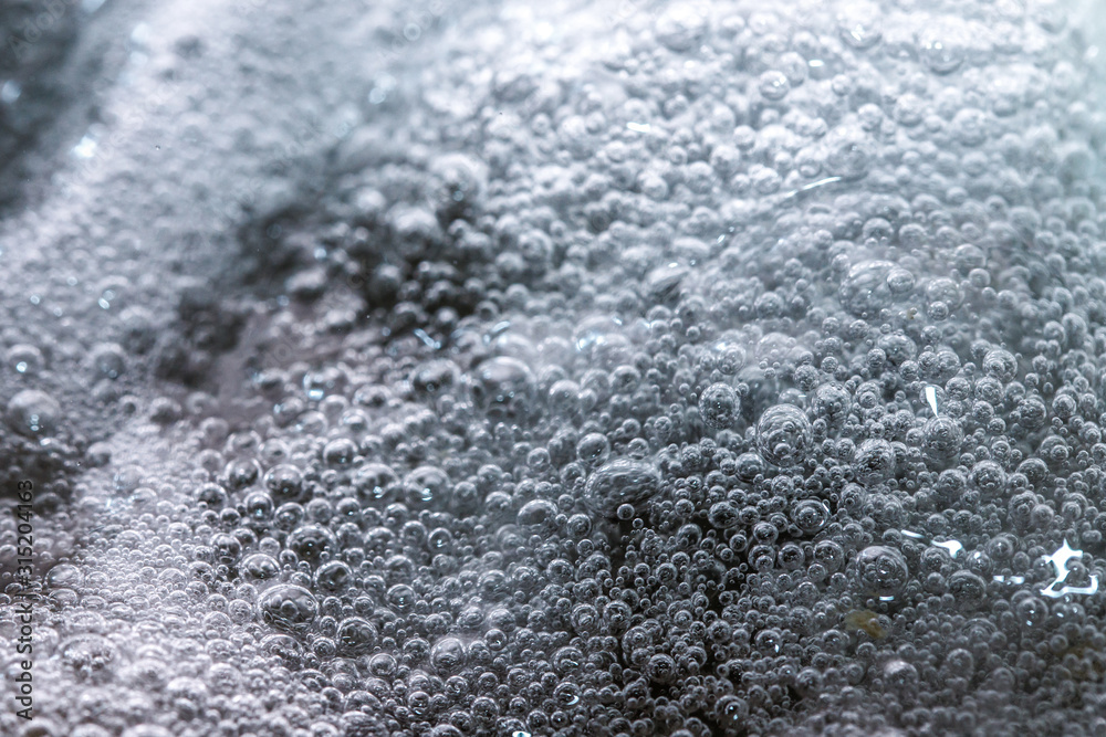 Obraz premium Boiling foam in a saucepan on an electric stove