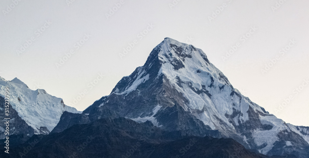 Obraz premium Beautiful and Amazing Snow-covered Mountain With Blue Sky