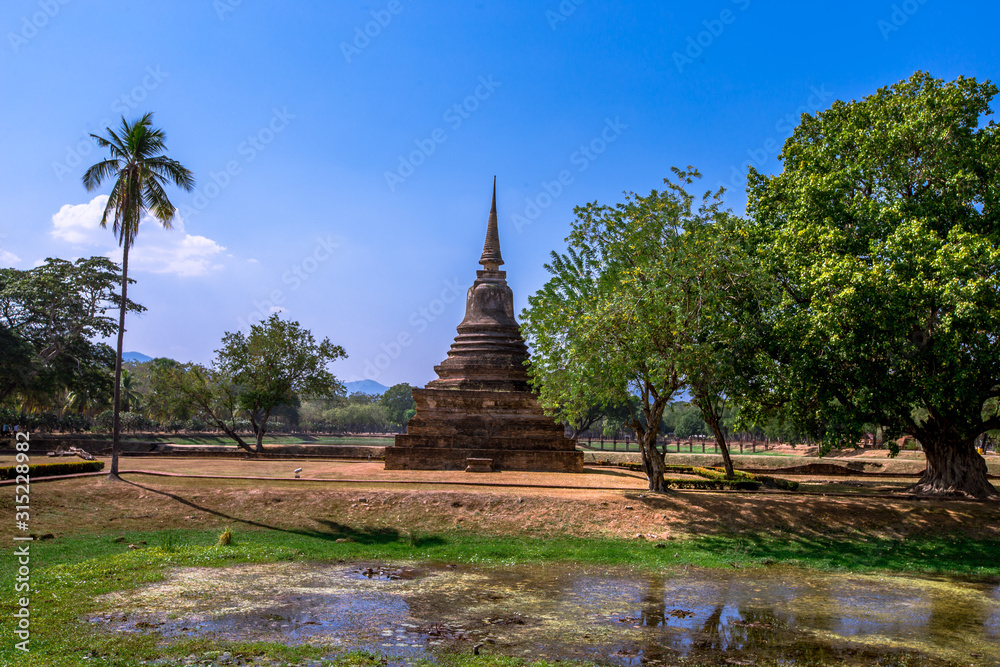 Background, the landmark of the Buddhist tourist attraction in Sukhothai Historical Park, tourists all over the world come to see the beauty always in Thailand.
