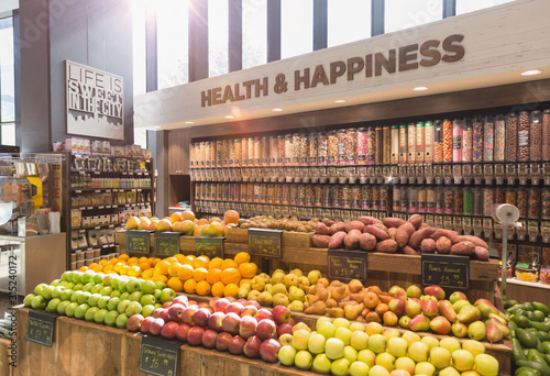 Fresh, organic fruits, vegetables and bulk food in health food store