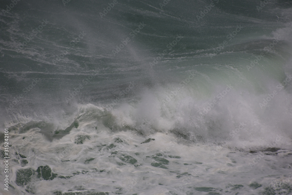 Waves breaaking Waves breaaking