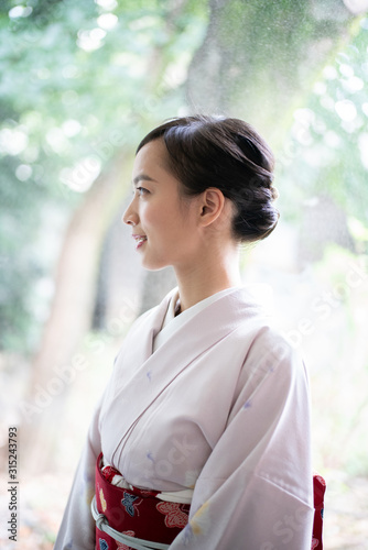 和服を着た女性