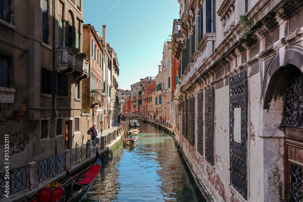 ヴェネツィアの路地裏　風景　水路