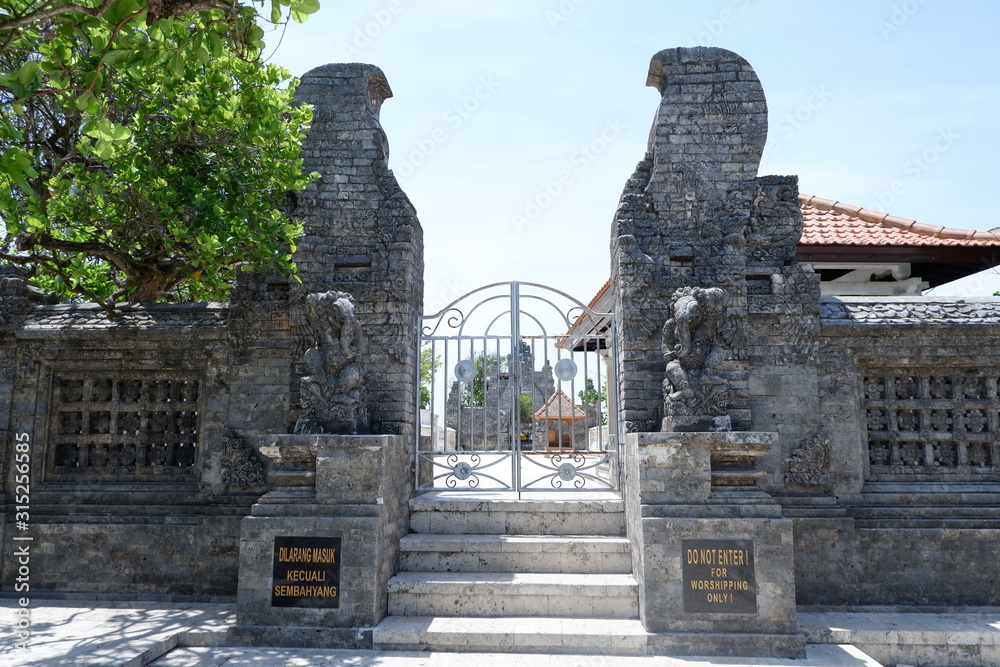 Fototapeta premium ruins of an old castle in Bali