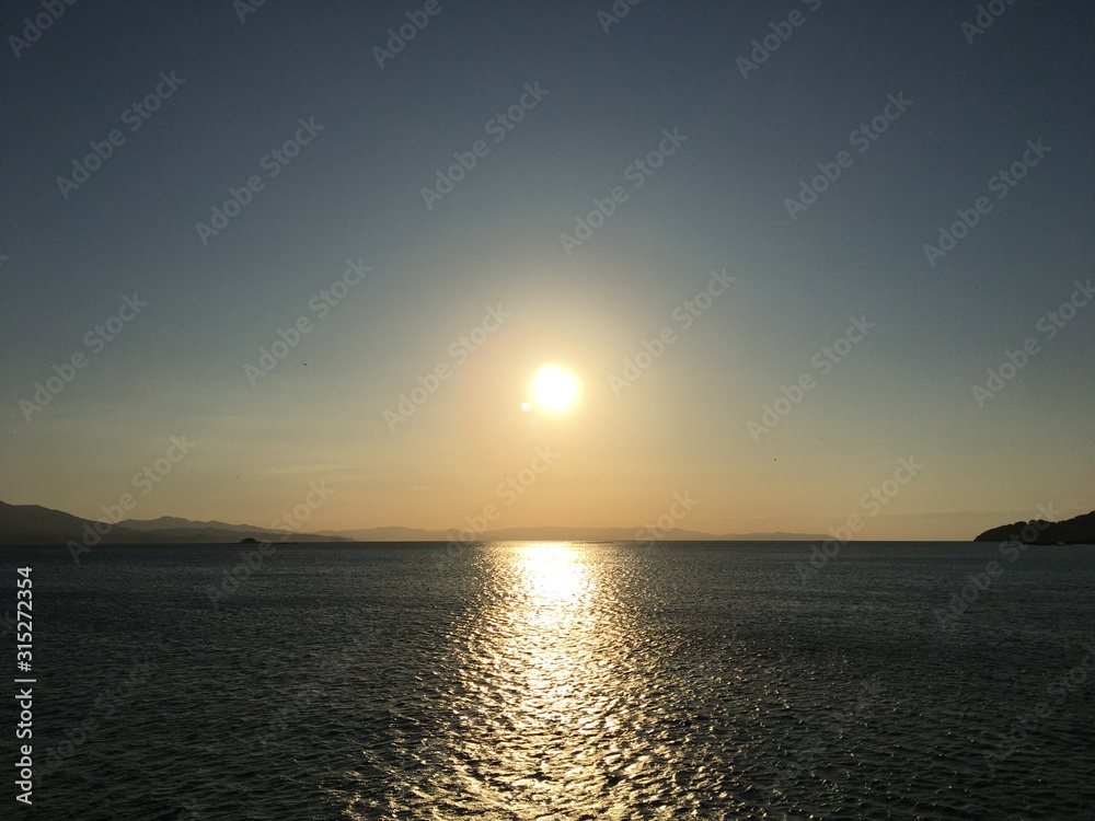 Fototapeta premium sunset over the sea