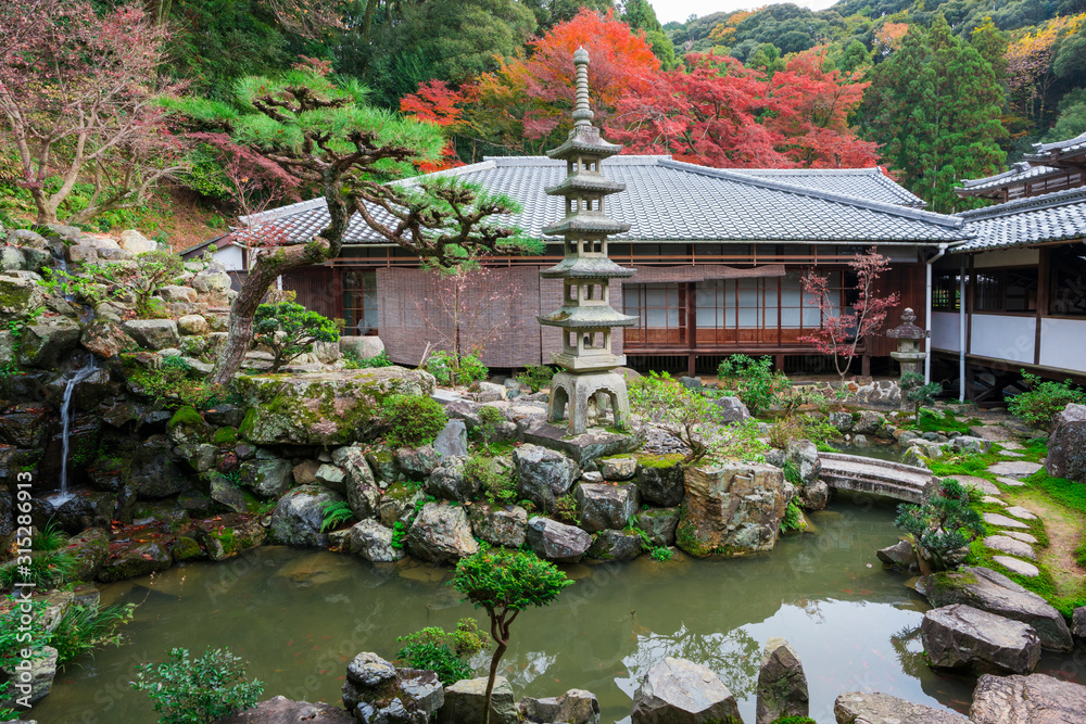 Naklejka premium 京都 興聖寺（こうしょうじ）の庭園 紅葉 