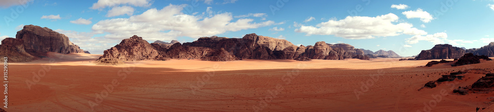 Naklejka premium Panoramic View of Wadi Rum Desert, Jordan