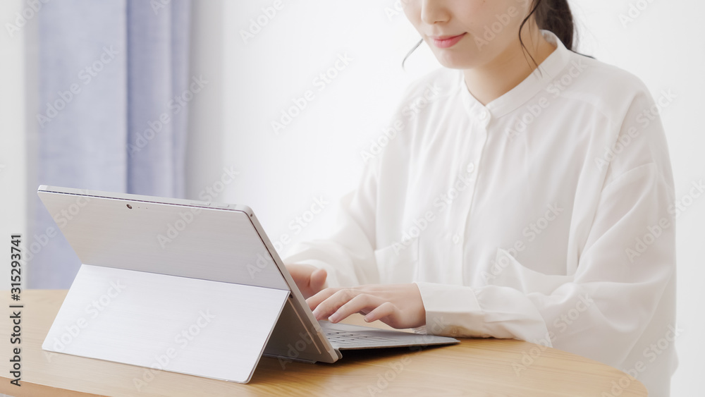 女性 ビジネス パソコン 女性 ビジネス パソコン