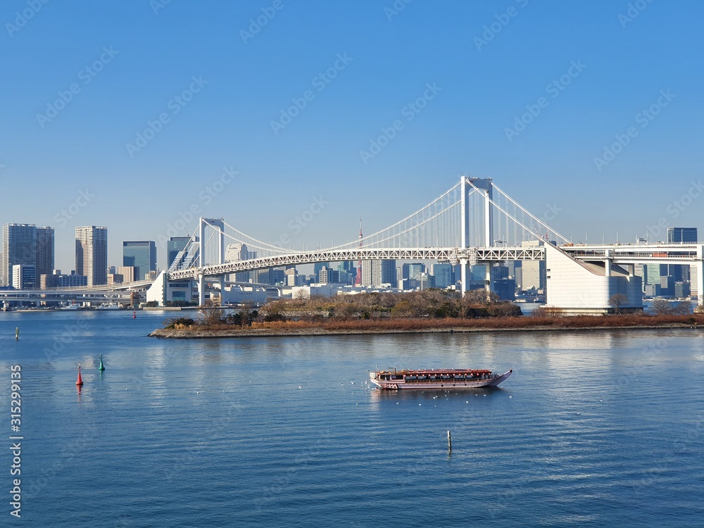 Naklejka premium Rainbow Bridge, Minato City, Tokyo