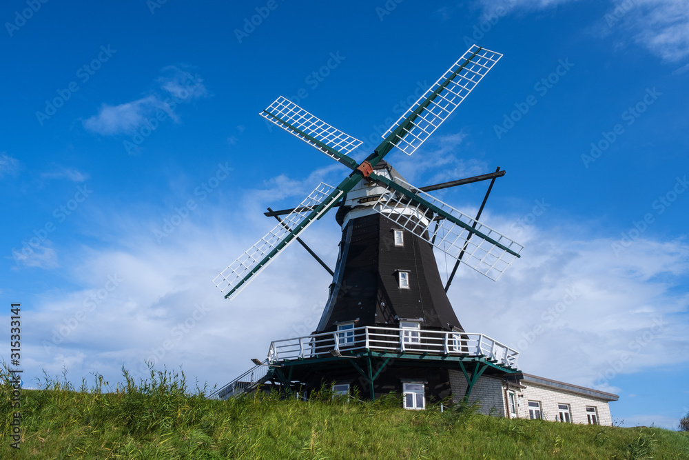 Die Windmühle der Insel Pellworm/Deutschland Die Windmühle der Insel Pellworm/Deutschland