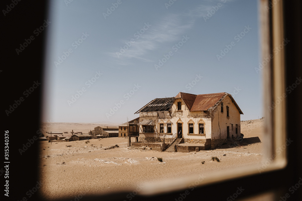 Φωτογραφία wideangle view of ghost town of Kolmanskop Luderitz in Namibia