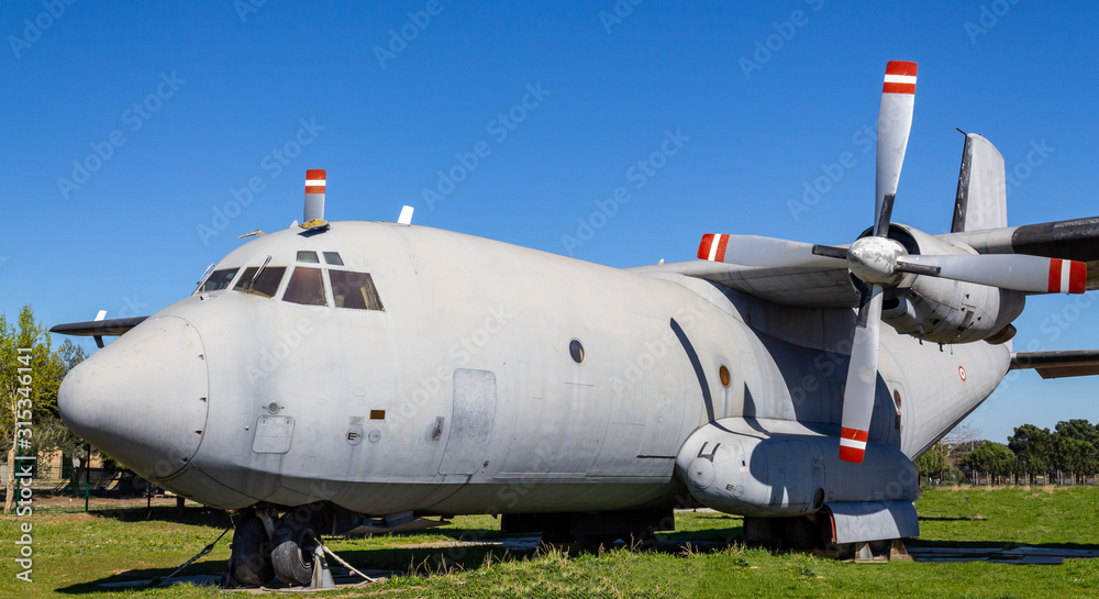 Obraz premium Old military transport and passenger air plane