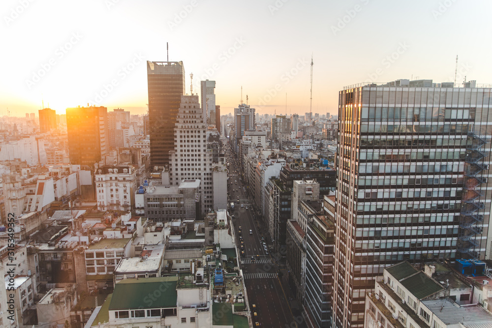 Obraz premium Buenos Aires skyline at sunset from a rooftop