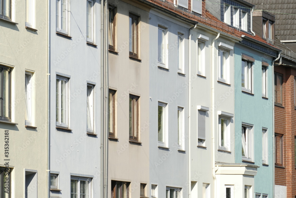 Moderne monotone Wohngebäude, Mietshäuser, Reihenhäuser, Mehrfamilienhäuser, Bremen, Deutschland Moderne monotone Wohngebäude, Mietshäuser, Reihenhäuser, Mehrfamilienhäuser, Bremen, Deutschland