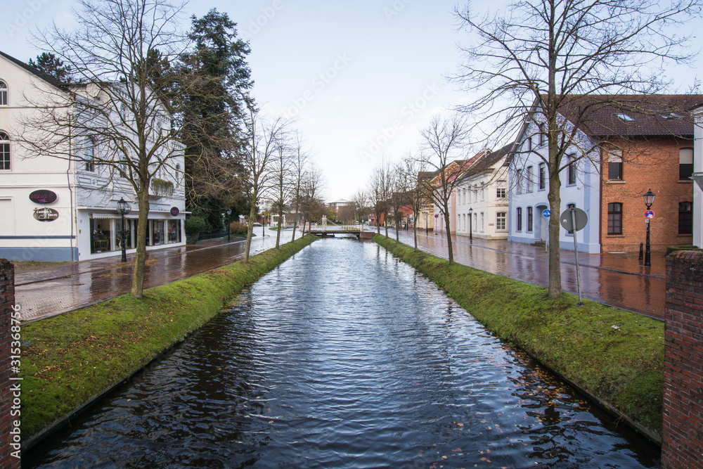 street of houses in the middle a canal